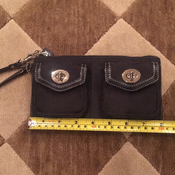Authentic Vintage black large Coach wristlet - Picture 8 of 8